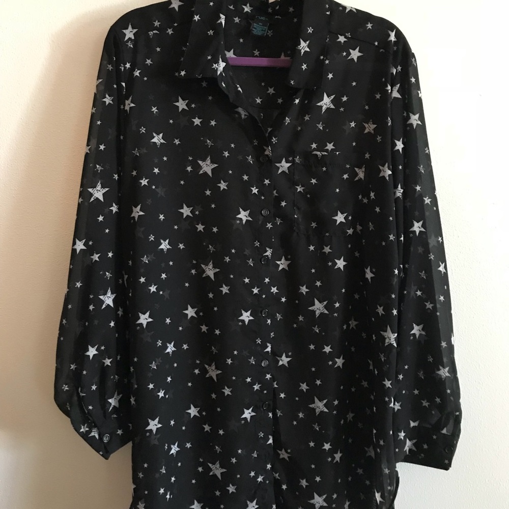 Rue 21 Star print button up blouse